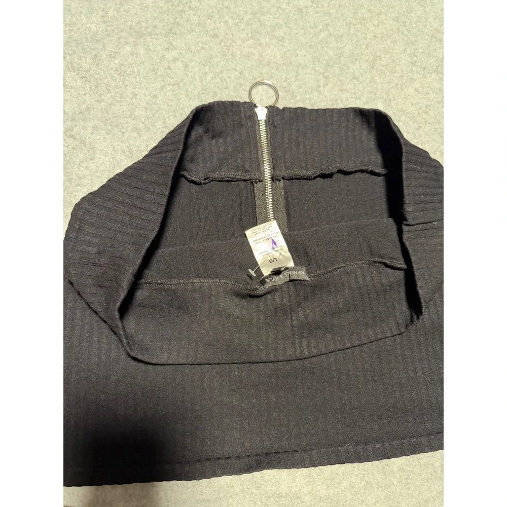 Kendall & Kylie Black Ribbed Off The Shoulder Ring Zip Crop Top Large